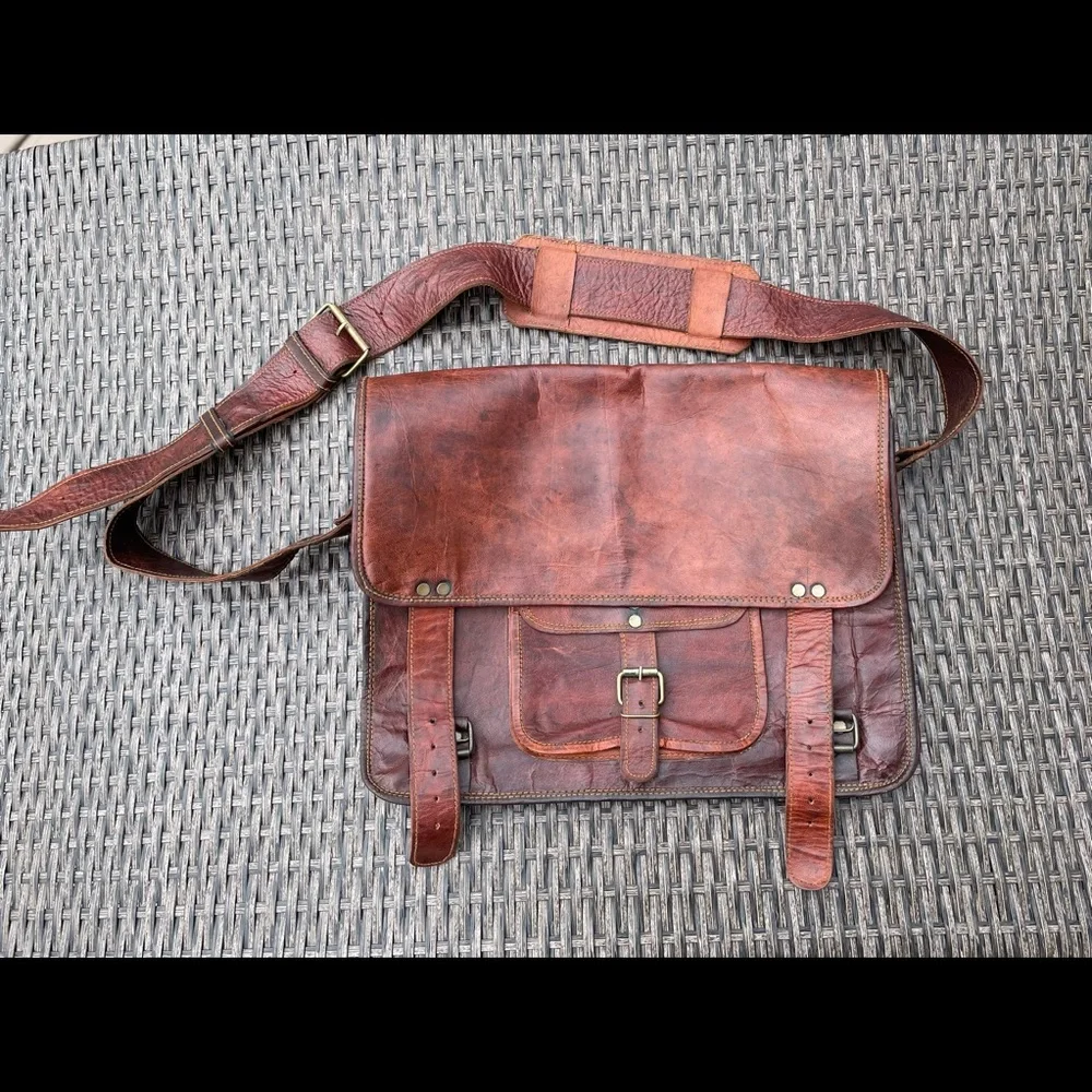 Vintage leather satchel from India - Picture 3 of 12